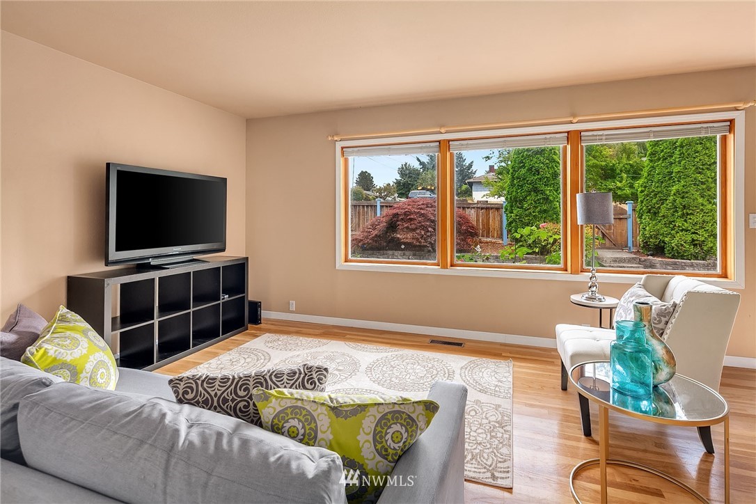 913 Olympia Avenue Northeast Renton, WA 98056 - Photo 6 of 17