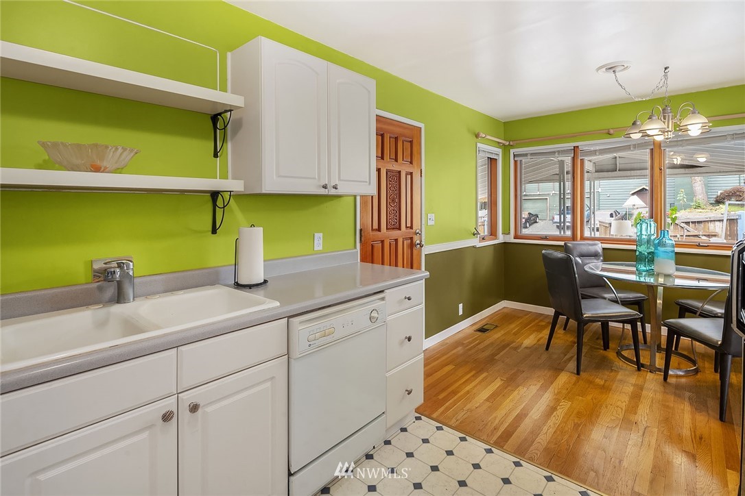 913 Olympia Avenue Northeast Renton, WA 98056 - Photo 9 of 17