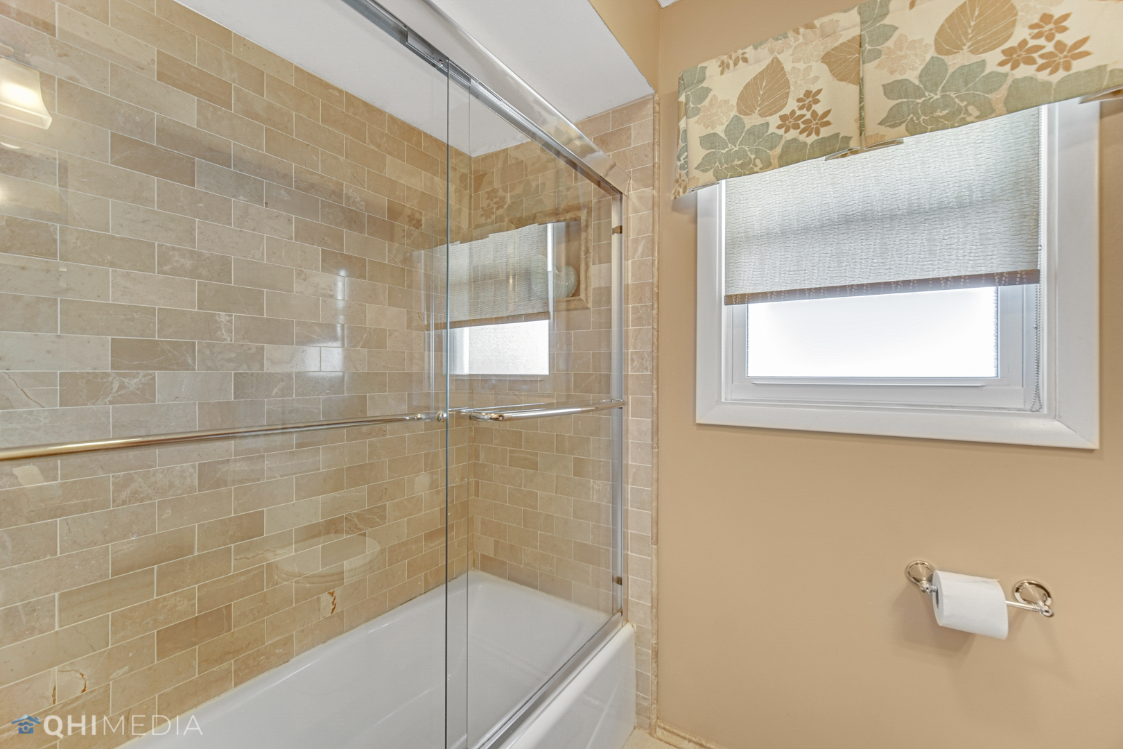 17911 Riedle Court Homewood, IL 60430 - Photo 15 of 23 a bathroom with a bathtub and a shower