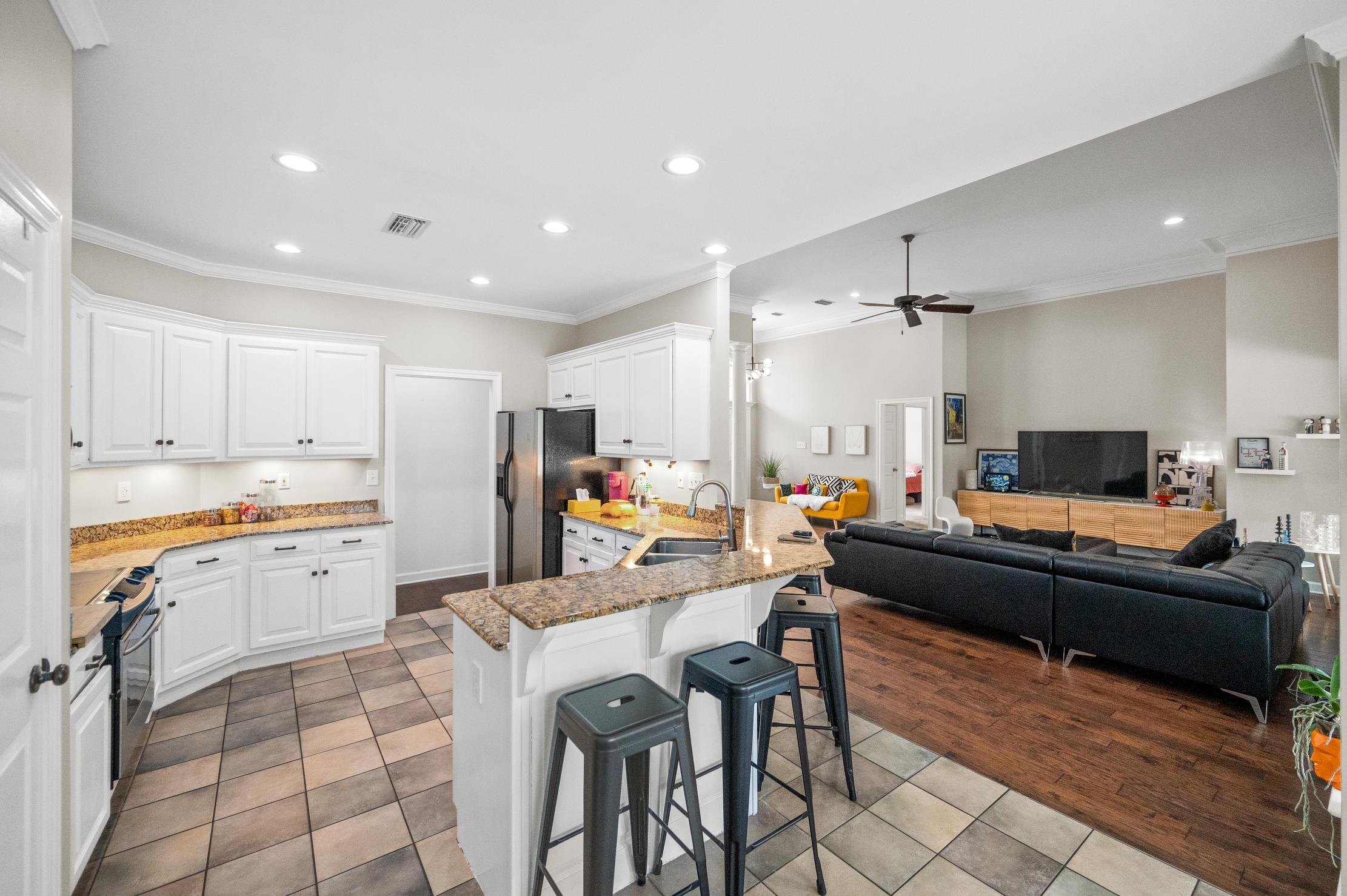 8977 Parliament Circle Daphne, AL 36526 - Photo 13 of 39 Kitchen
