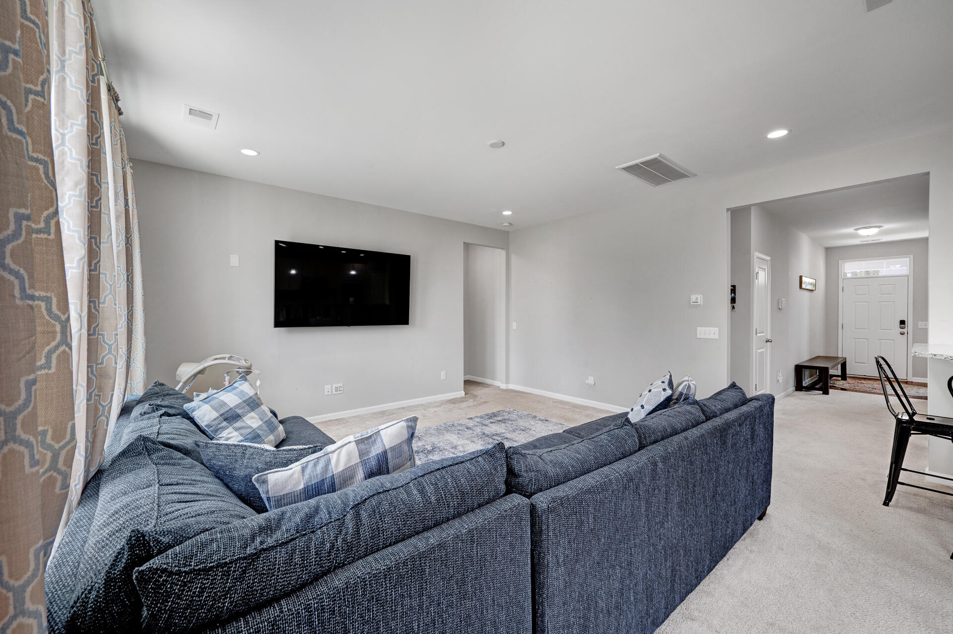 109 Oyama Road Summerville, SC 29486 - Photo 6 of 30 Living Room