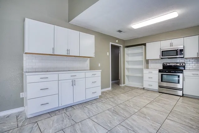 $1,800 | 2303 Twin Oaks Drive, Portland, TX 78374