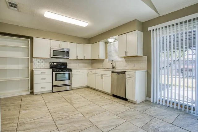 $1,800 | 2303 Twin Oaks Drive, Portland, TX 78374