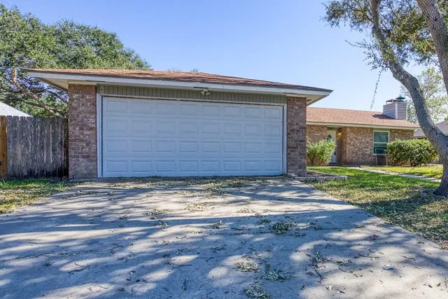 $1,800 | 2303 Twin Oaks Drive, Portland, TX 78374