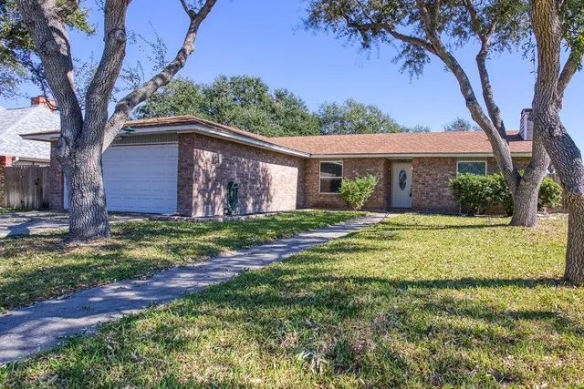 $1,800 | 2303 Twin Oaks Drive, Portland, TX 78374