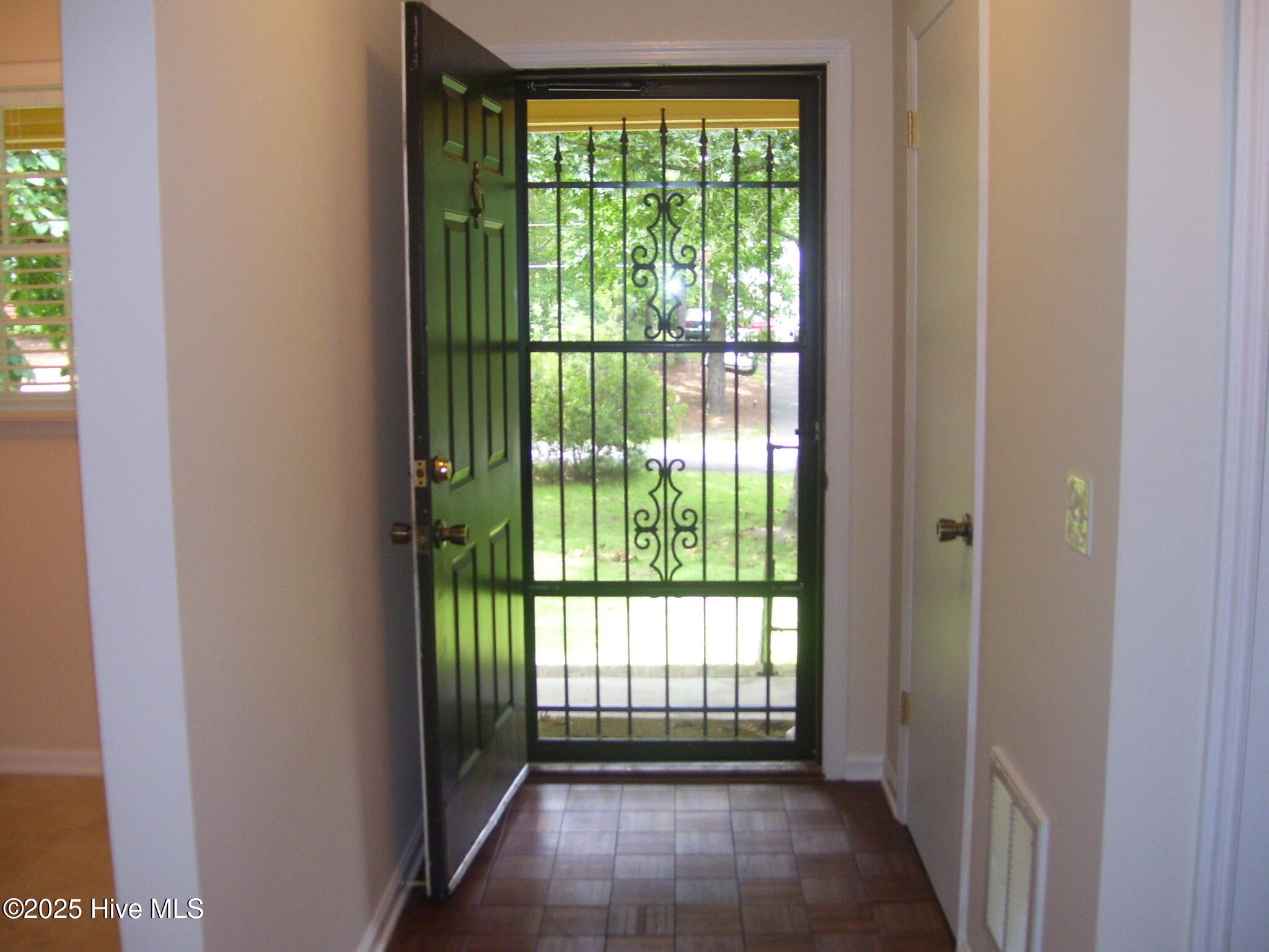 211 Tartan Trail Southern Pines, NC 28387 - Photo 4 of 22 211-Tartan-Trail-0011