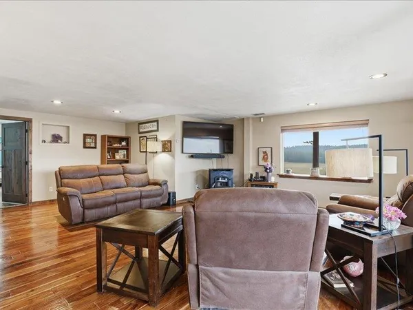 $799,000 | 26323 North Madison Road, Chattaroy, WA 99003