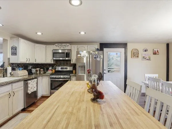 $799,000 | 26323 North Madison Road, Chattaroy, WA 99003