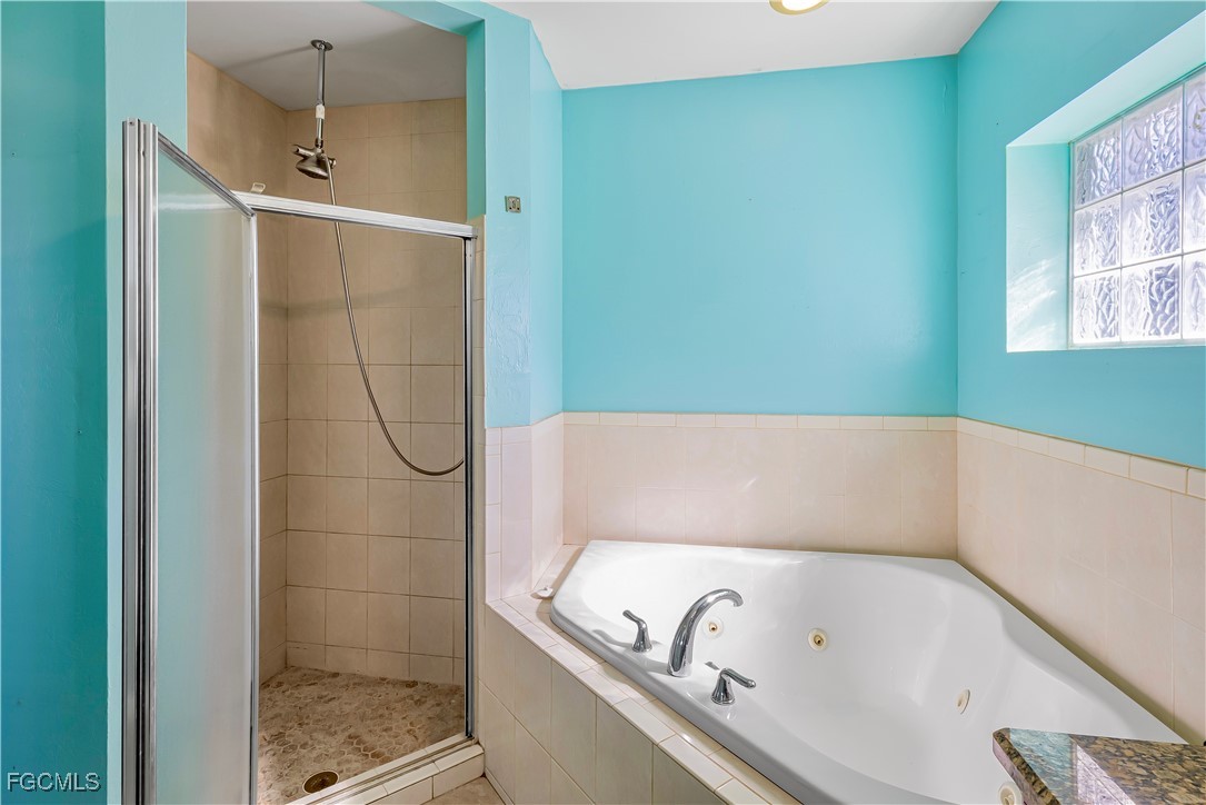 2301 Hibiscus Road Fort Myers, FL 33905 - Photo 34 of 40 a bathroom with a bath tub and shower