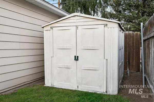 $2,300 | 1207 East Sheridan Avenue, Nampa, ID 83686