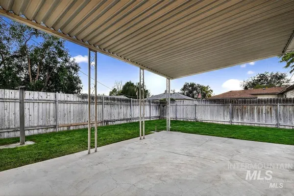 $2,300 | 1207 East Sheridan Avenue, Nampa, ID 83686