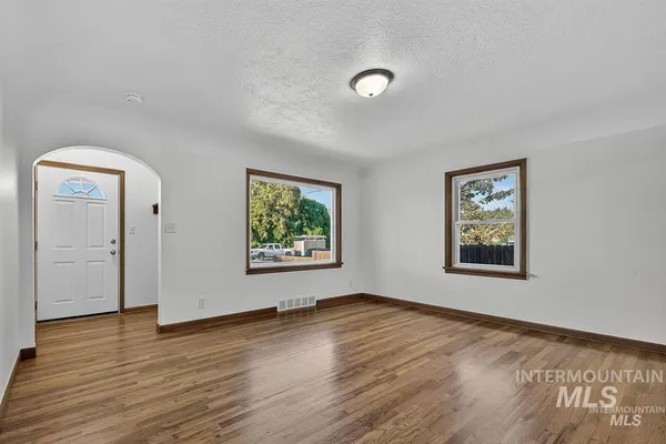 $2,300 | 1207 East Sheridan Avenue, Nampa, ID 83686