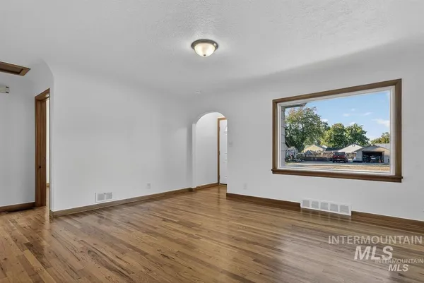 $2,300 | 1207 East Sheridan Avenue, Nampa, ID 83686