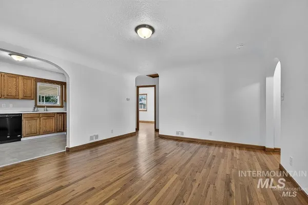 $2,300 | 1207 East Sheridan Avenue, Nampa, ID 83686