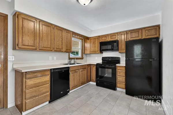 $2,300 | 1207 East Sheridan Avenue, Nampa, ID 83686