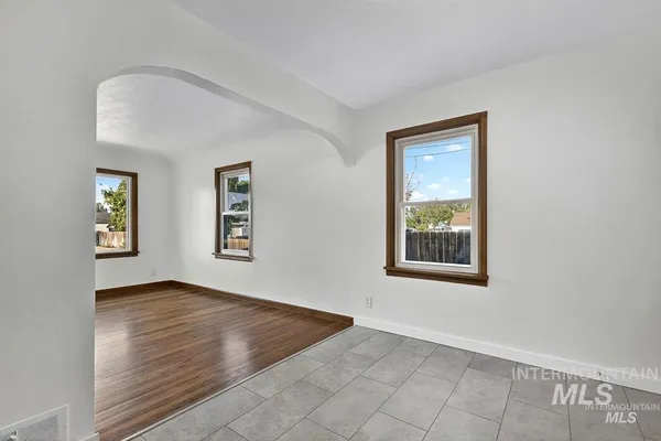 $2,300 | 1207 East Sheridan Avenue, Nampa, ID 83686