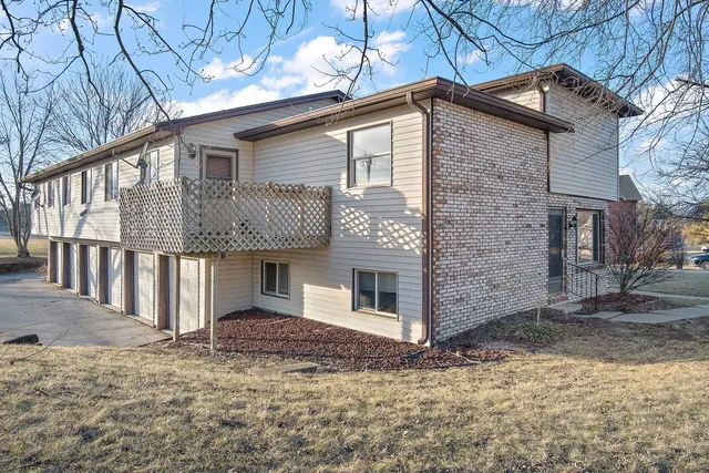 $129,900 | 101 North Orr Drive, Unit 1, Normal, IL 61761