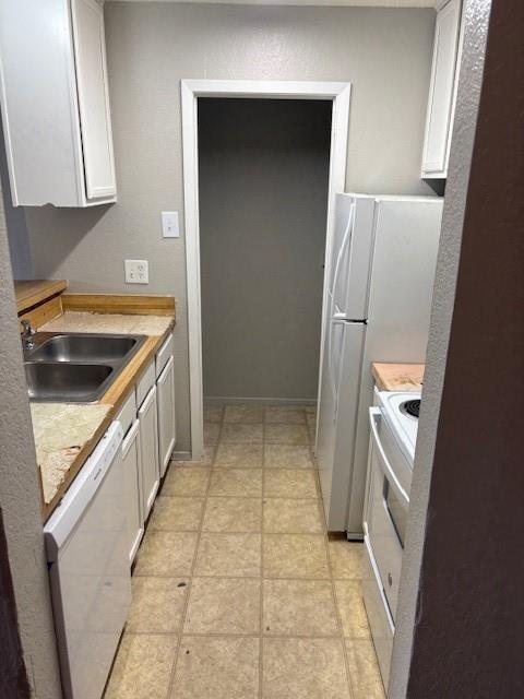 1810 North Garrett Avenue, Unit 106 Dallas, TX 75206 - Photo 6 of 9 a kitchen with a sink and a refrigerator