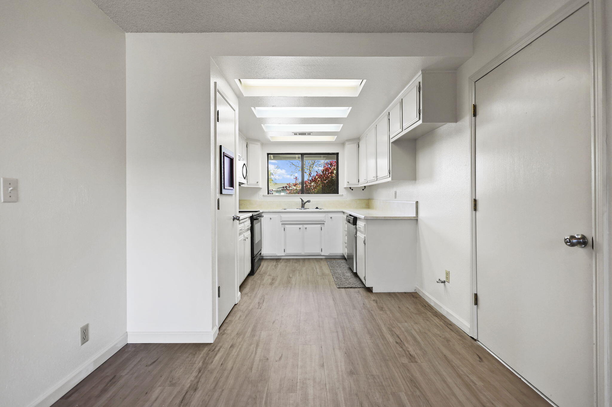 7169 Bohn Boulevard Anderson, CA 96007 - Photo 11 of 40 Kitchen