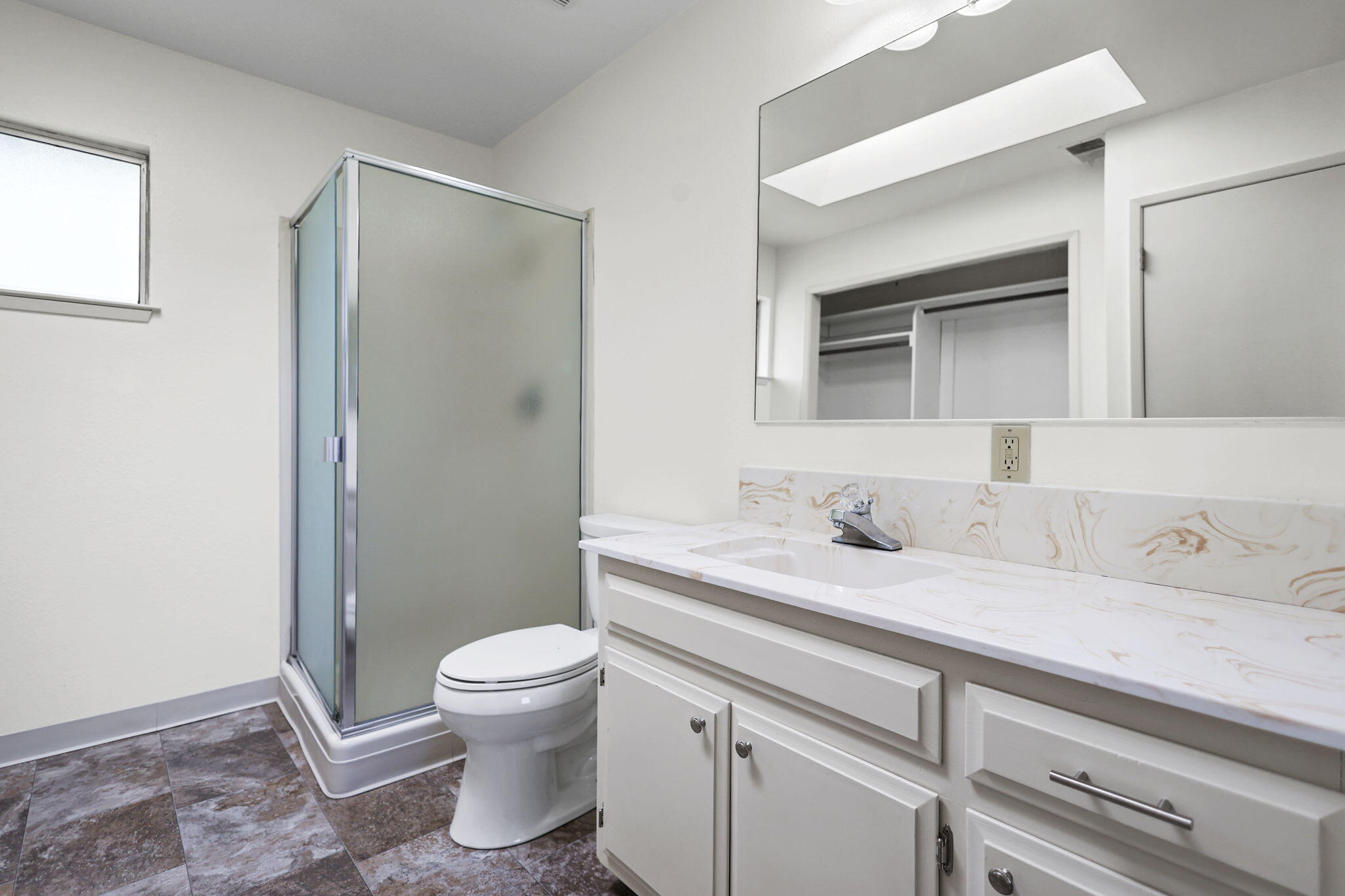7169 Bohn Boulevard Anderson, CA 96007 - Photo 24 of 40 Master Bathroom