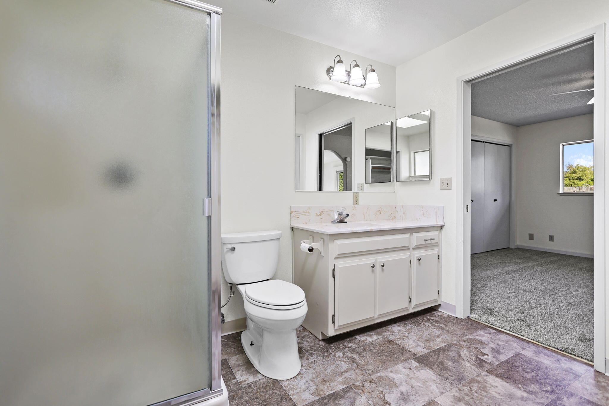 7169 Bohn Boulevard Anderson, CA 96007 - Photo 25 of 40 Master Bathroom