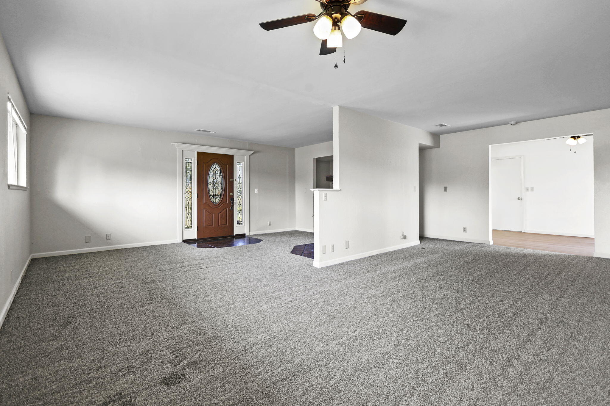 7169 Bohn Boulevard Anderson, CA 96007 - Photo 8 of 40 Living Room