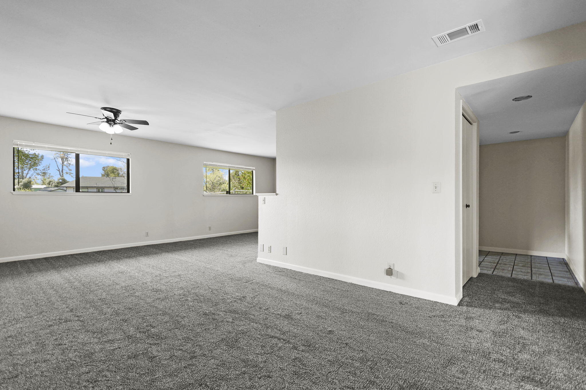 7169 Bohn Boulevard Anderson, CA 96007 - Photo 10 of 40 Living Room