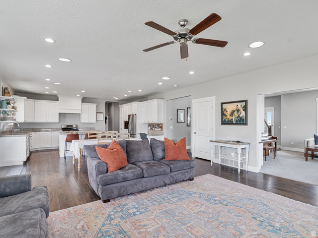 2558 Mountain Glen Road Tooele, UT 84074 - Photo 8 of 68