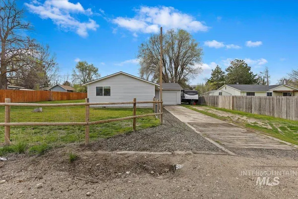$349,900 | 9191 Rolling Hills Court, Nampa, ID 83686