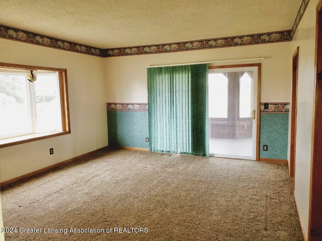 6794 East Colony Road Elsie, MI 48831 - Photo 24 of 47 Living room