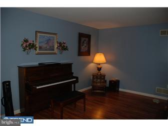 1595 North Valley Road Pottstown, PA 19464 - Photo 4 of 12 Living Room
