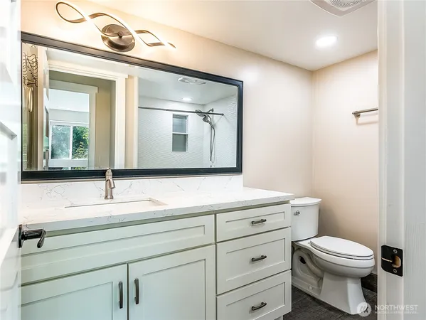 $2,500 | 2500 81st Avenue Southeast, Unit 332, Mercer Island, WA 98040