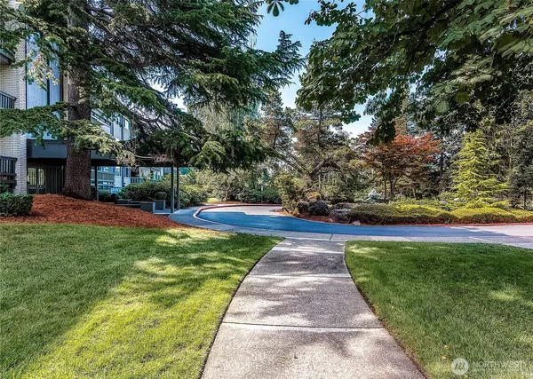 $2,500 | 2500 81st Avenue Southeast, Unit 332, Mercer Island, WA 98040