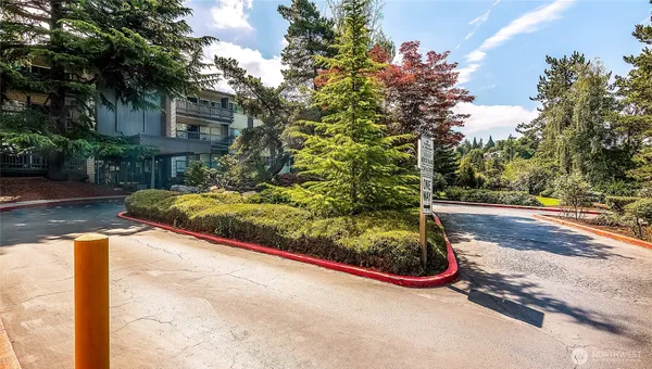 $2,500 | 2500 81st Avenue Southeast, Unit 332, Mercer Island, WA 98040