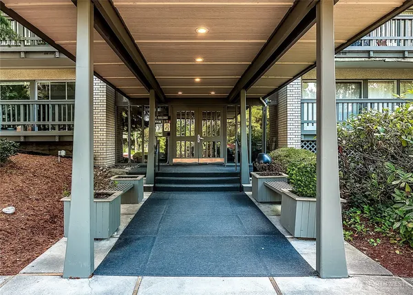 $2,500 | 2500 81st Avenue Southeast, Unit 332, Mercer Island, WA 98040
