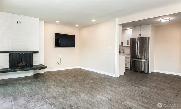 $2,500 | 2500 81st Avenue Southeast, Unit 332, Mercer Island, WA 98040