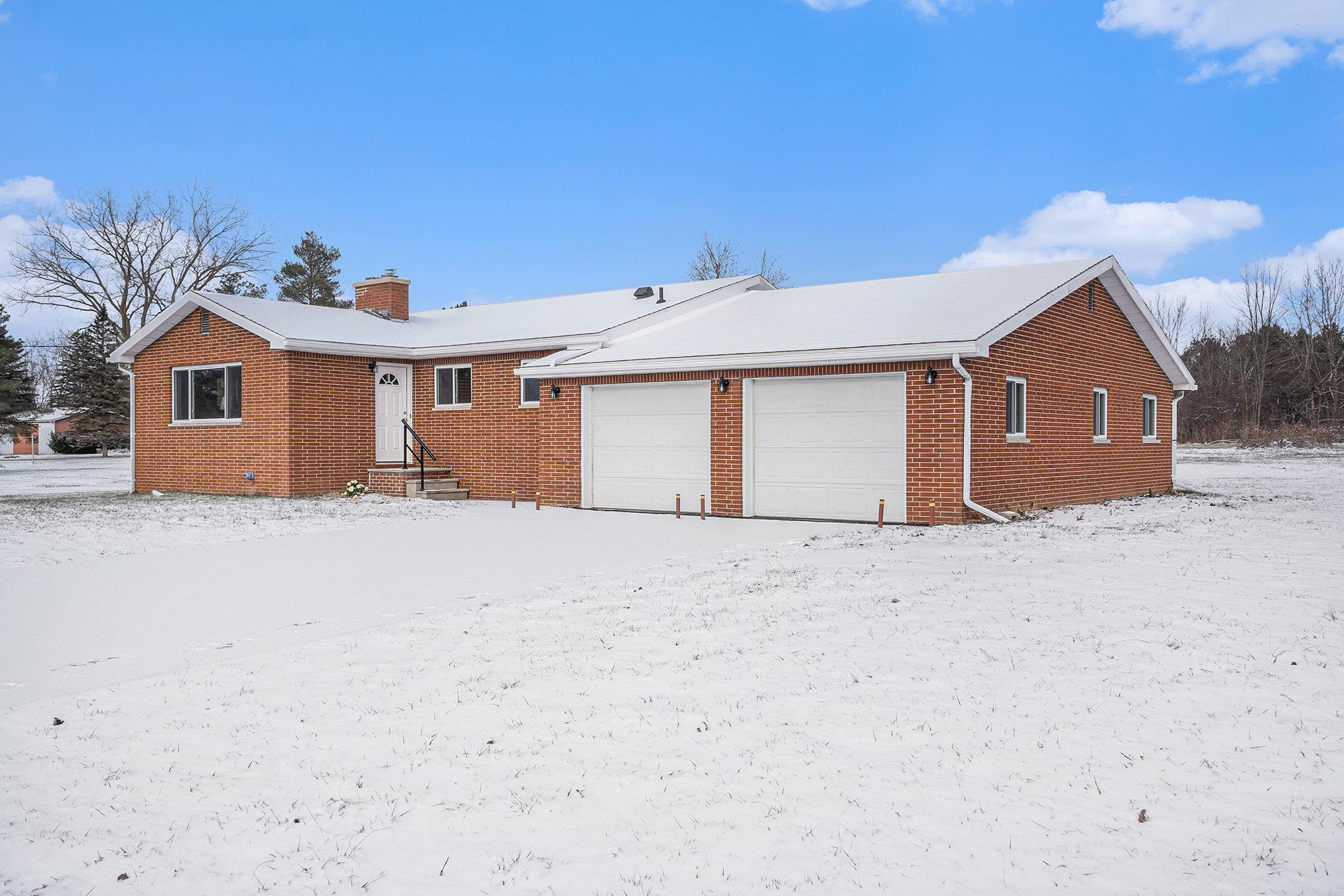 8087 East Richfield Road Davison, MI 48423 - Photo 3 of 45 50163171-17064b06-2374-47a9-9736-095a609cd4aa.JPG