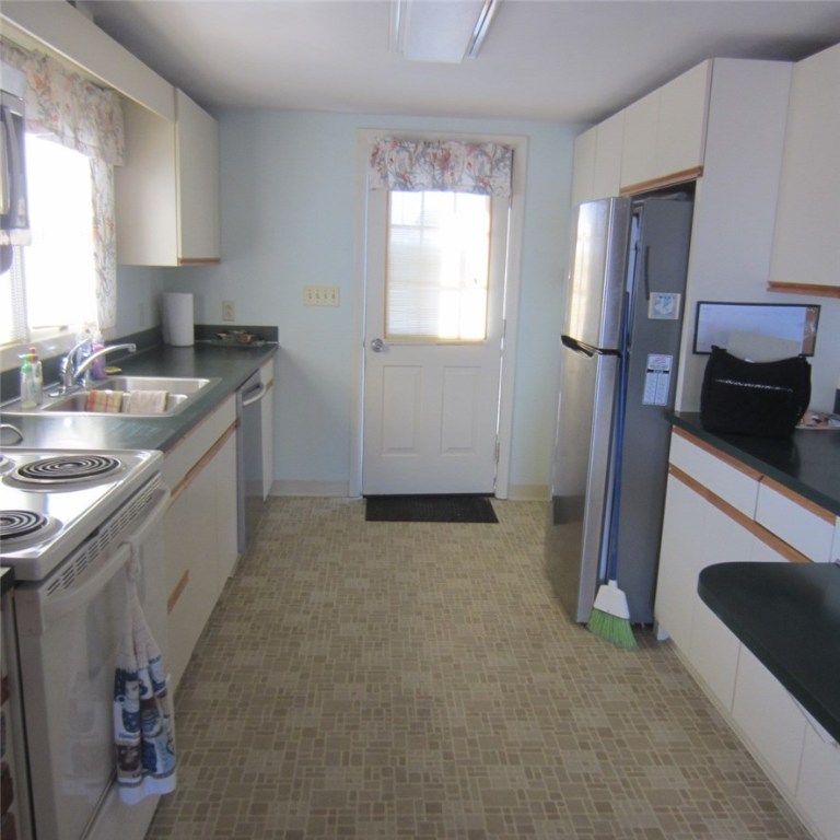 166 Peninsula Road South Kingstown, RI 02879 - Photo 10 of 28