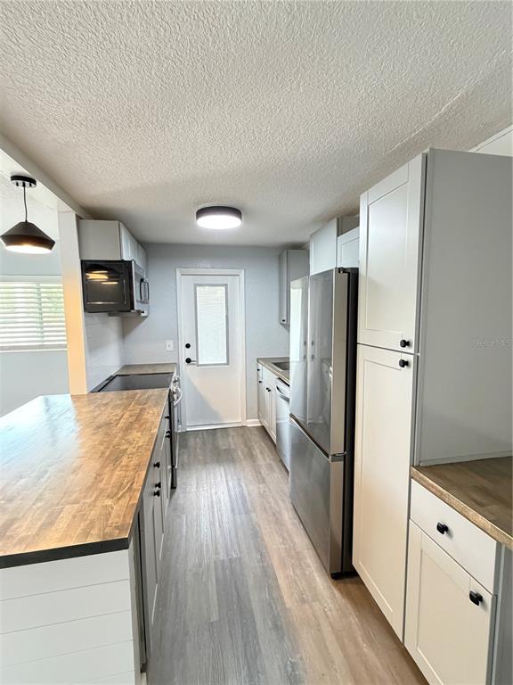 320 Lakeview Street, Unit 220 Orlando, FL 32804 - Photo 5 of 11 a kitchen with stainless steel appliances granite countertop a refrigerator and a stove