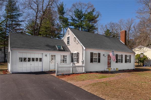 24 Colonial Road Hingham, MA 02043 - Photo 2 of 25 Gallery Image 2