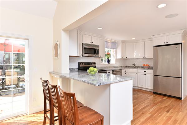 24 Colonial Road Hingham, MA 02043 - Photo 3 of 25 Gallery Image 3