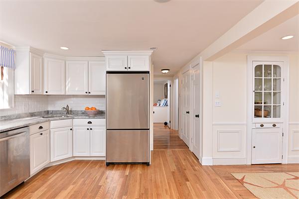 24 Colonial Road Hingham, MA 02043 - Photo 7 of 25 Gallery Image 7