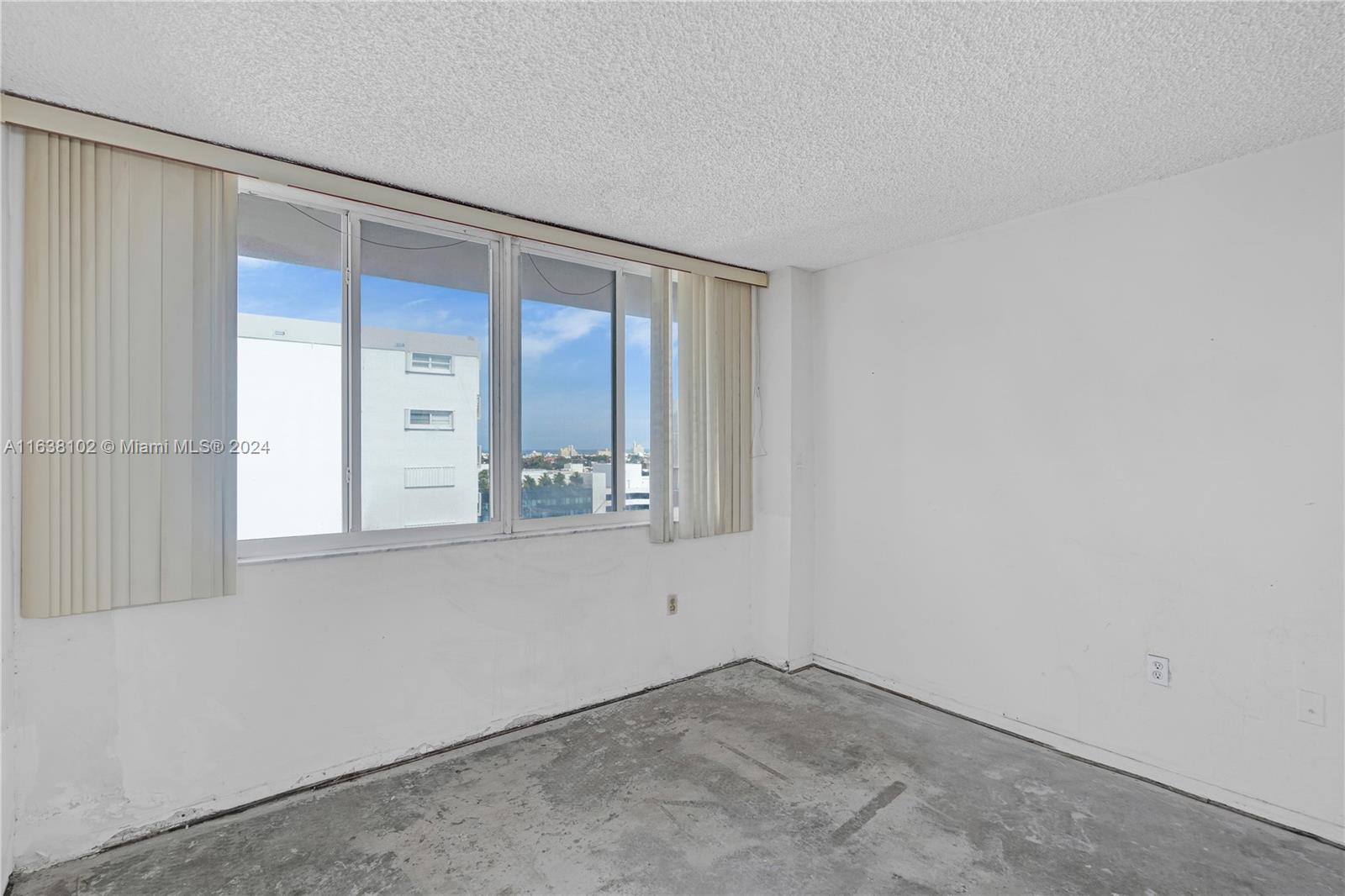 1345 Lincoln Road, Unit PH6 Miami Beach, FL 33139 - Photo 11 of 35 an empty room with window