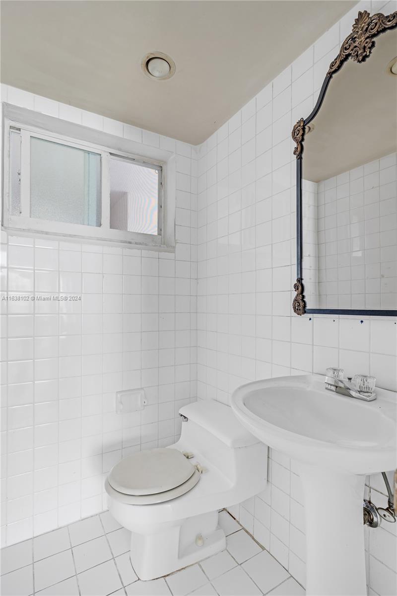 1345 Lincoln Road, Unit PH6 Miami Beach, FL 33139 - Photo 15 of 35 a bathroom with a sink toilet and shower