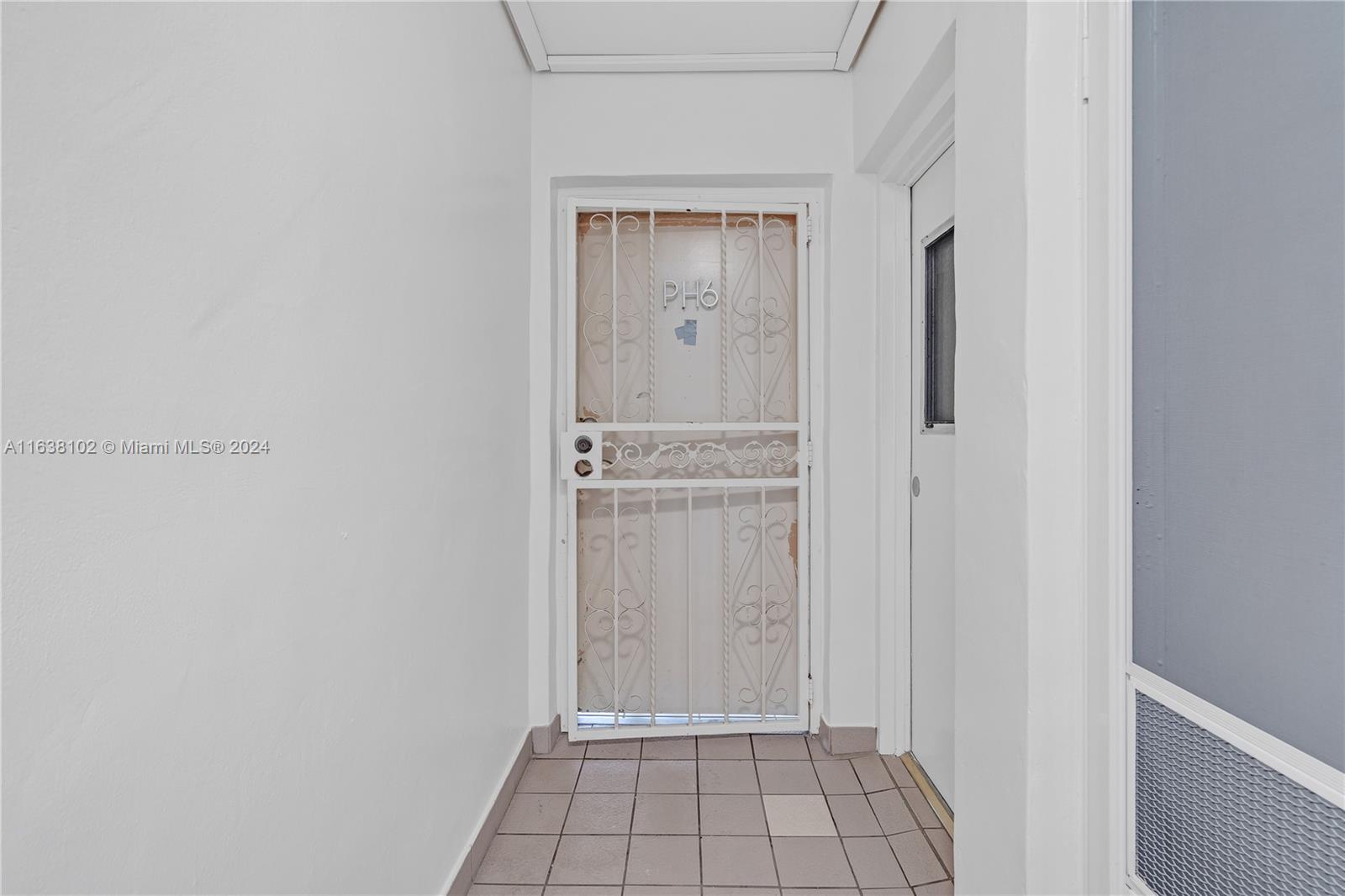 1345 Lincoln Road, Unit PH6 Miami Beach, FL 33139 - Photo 4 of 35 a view of an empty room