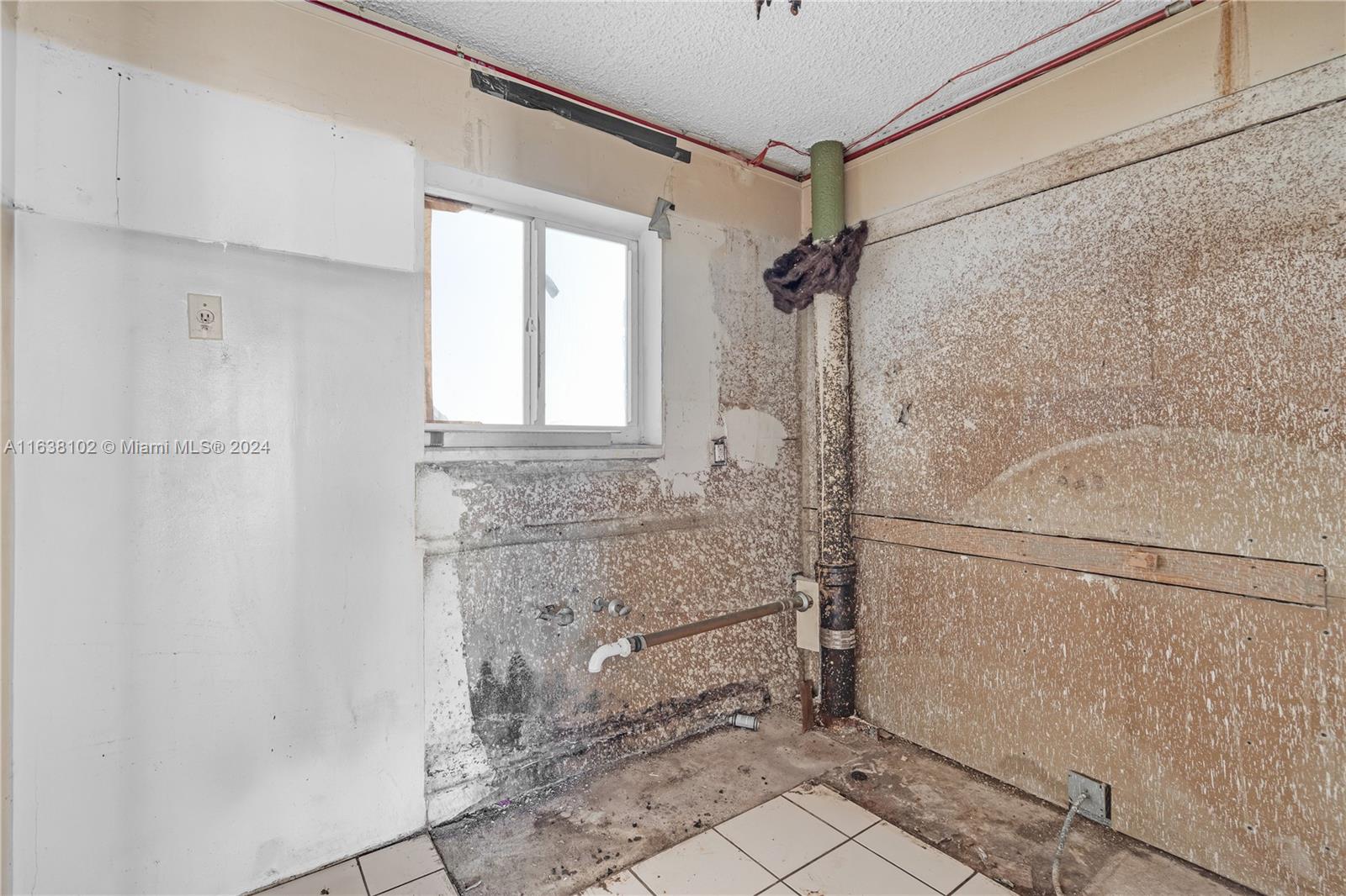1345 Lincoln Road, Unit PH6 Miami Beach, FL 33139 - Photo 8 of 35 a bathroom with a shower