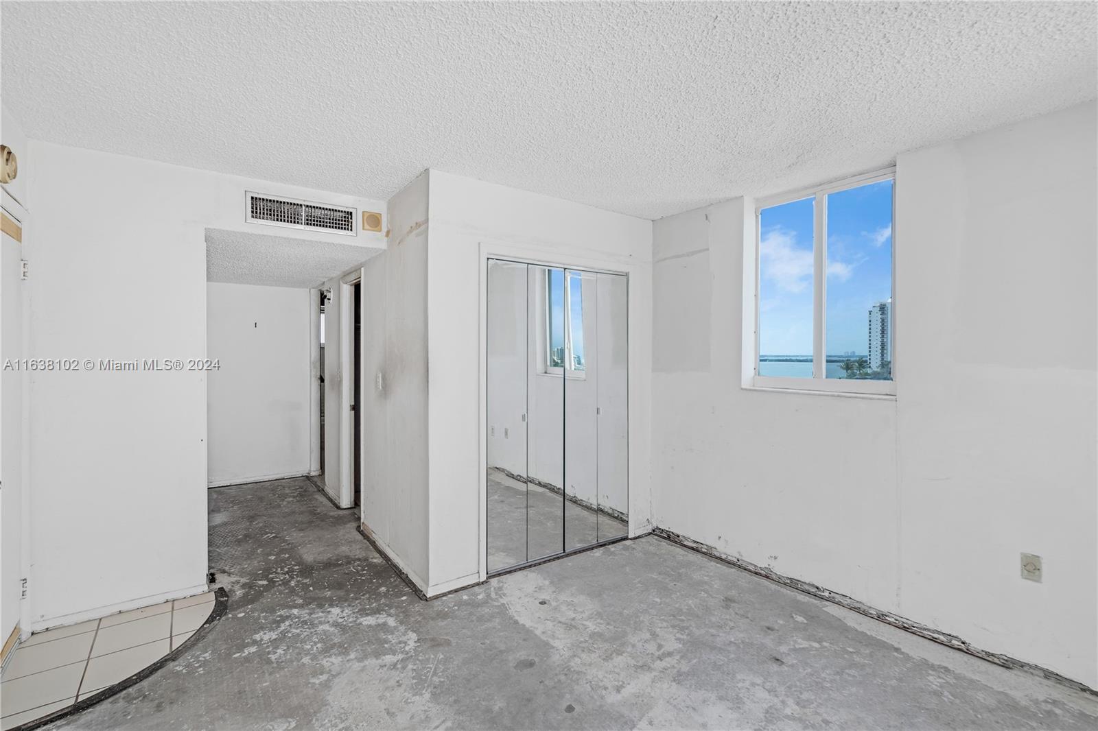 1345 Lincoln Road, Unit PH6 Miami Beach, FL 33139 - Photo 10 of 35 an empty room with closet