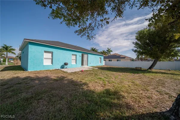 $1,800 | 2122 Southwest 29th Terrace, Cape Coral, FL 33914