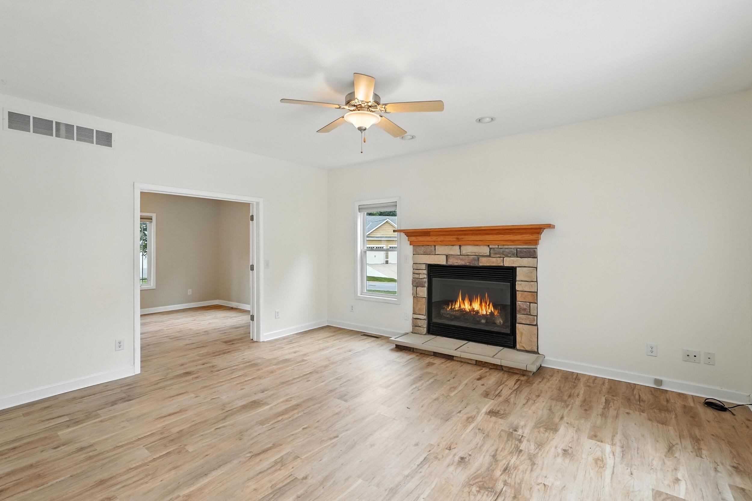 312 Rigg Street New Carlisle, IN 46552 - Photo 4 of 25 2500x1665
