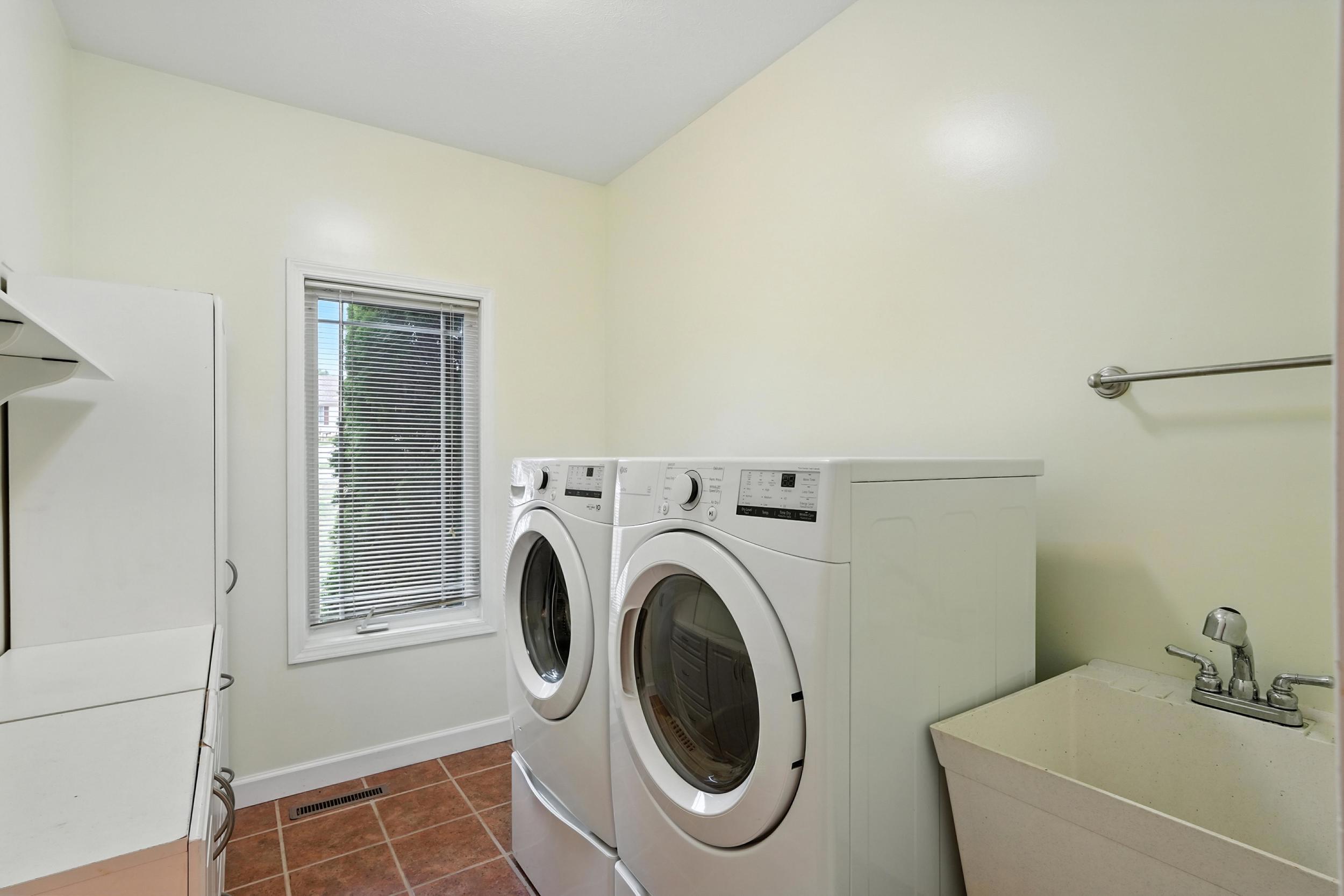 312 Rigg Street New Carlisle, IN 46552 - Photo 10 of 25 2500x1667